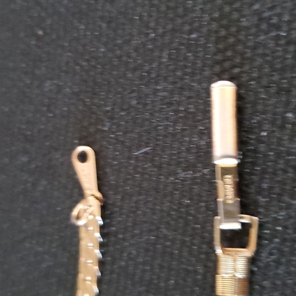 AVON 1970S VINTAGE 2 GOLDEN  BRACELETS - Picture 4 of 6